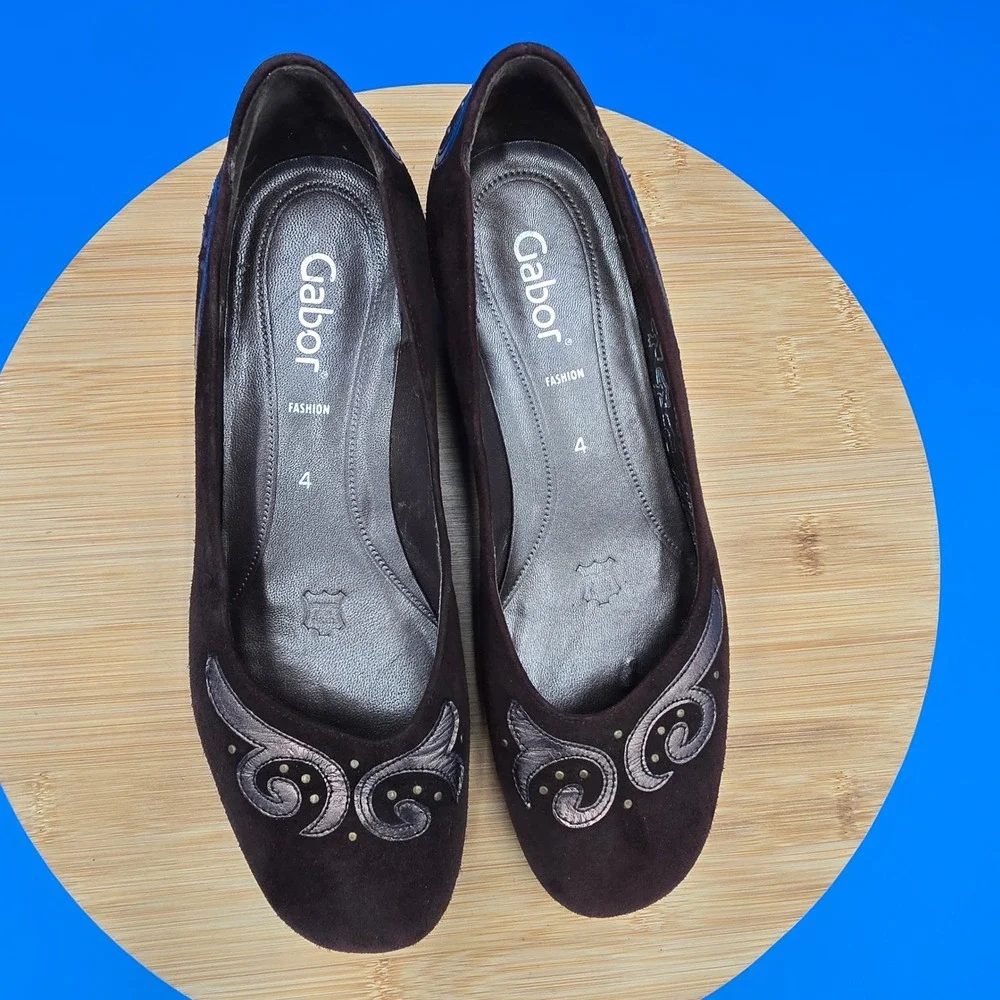Gabor Women's Brown Suede Low Wedge Pumps Silver Swirl‎ Detail Size UK 4 US 6.5